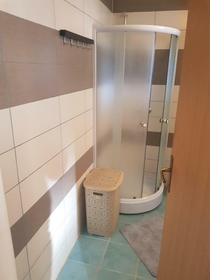 Apartmani Andrej Udbina Bagian luar foto
