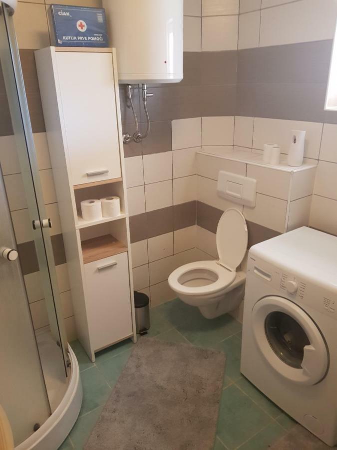 Apartmani Andrej Udbina Bagian luar foto