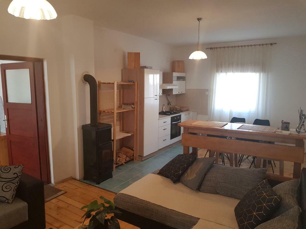 Apartmani Andrej Udbina Bagian luar foto