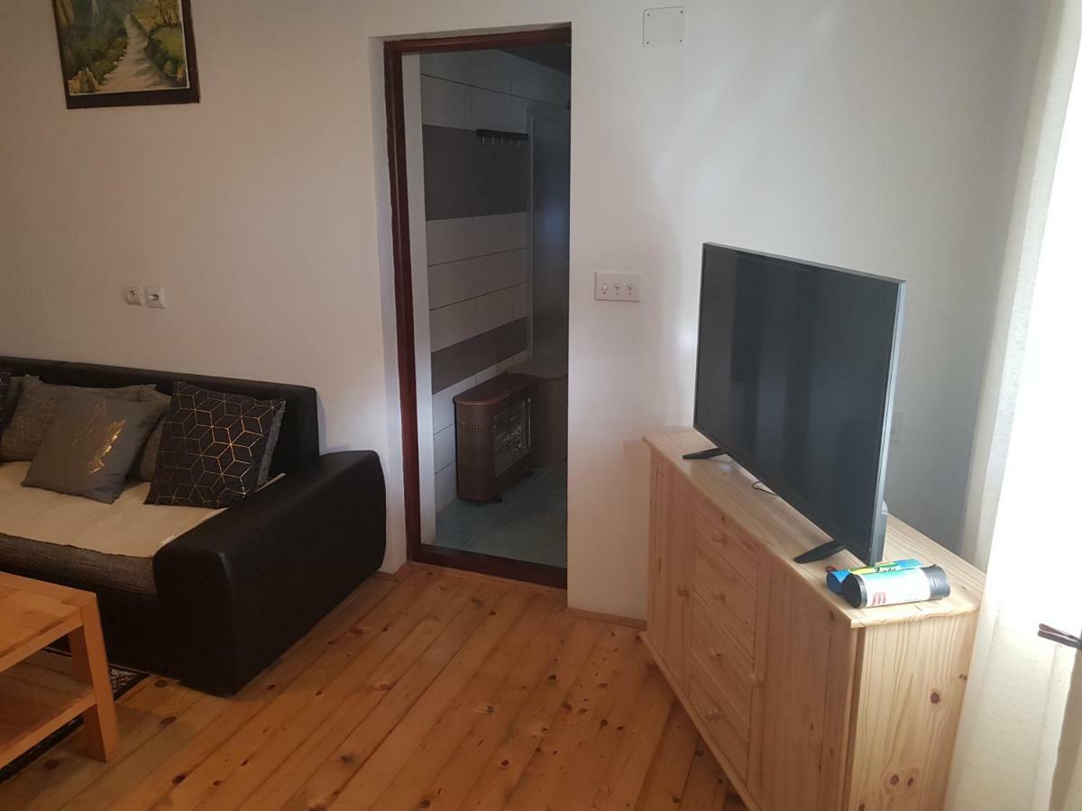 Apartmani Andrej Udbina Bagian luar foto