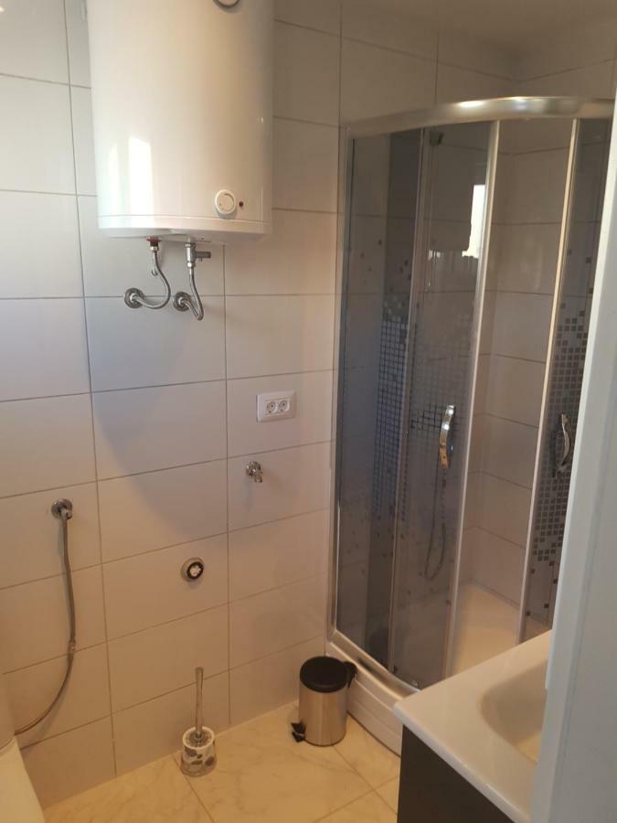 Apartmani Andrej Udbina Bagian luar foto