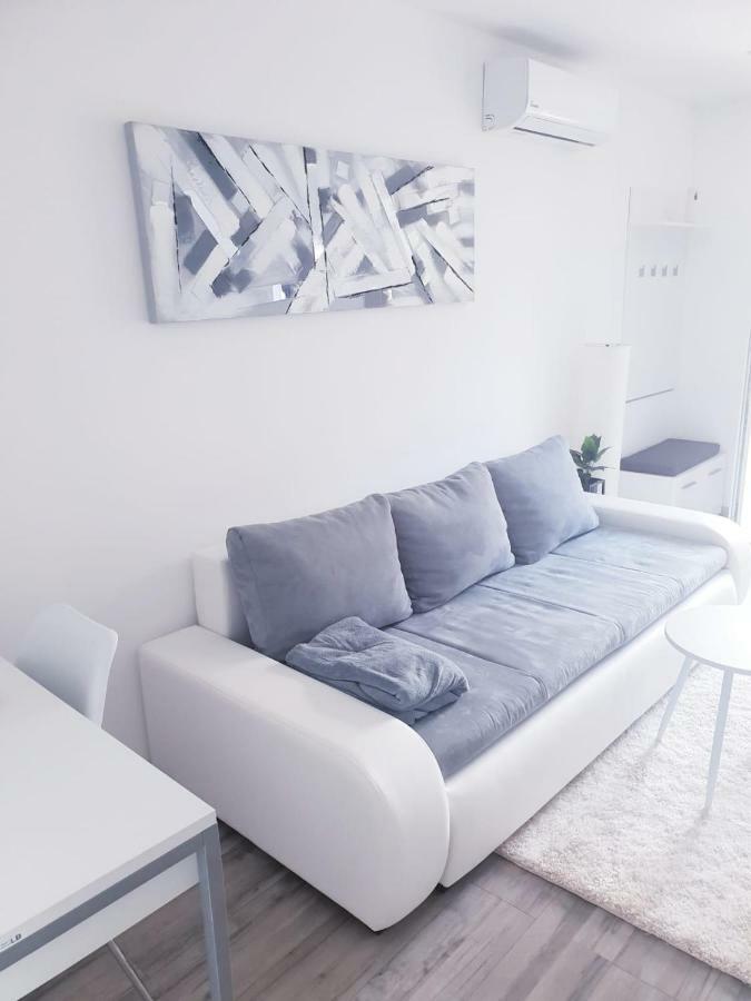 Apartmani Andrej Udbina Bagian luar foto