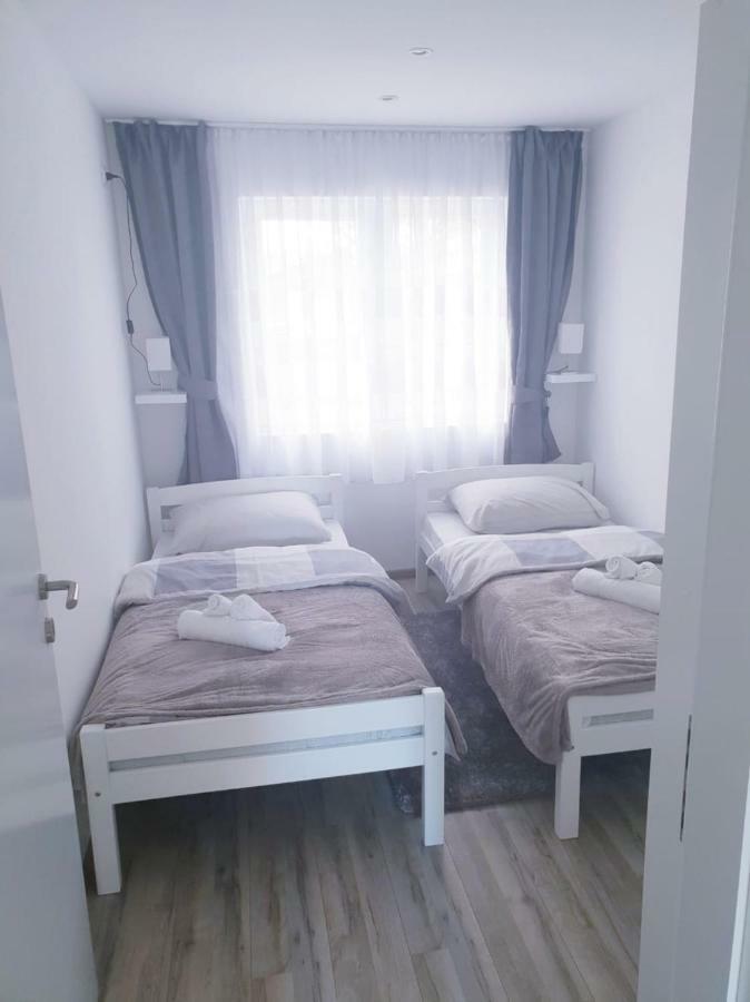 Apartmani Andrej Udbina Bagian luar foto