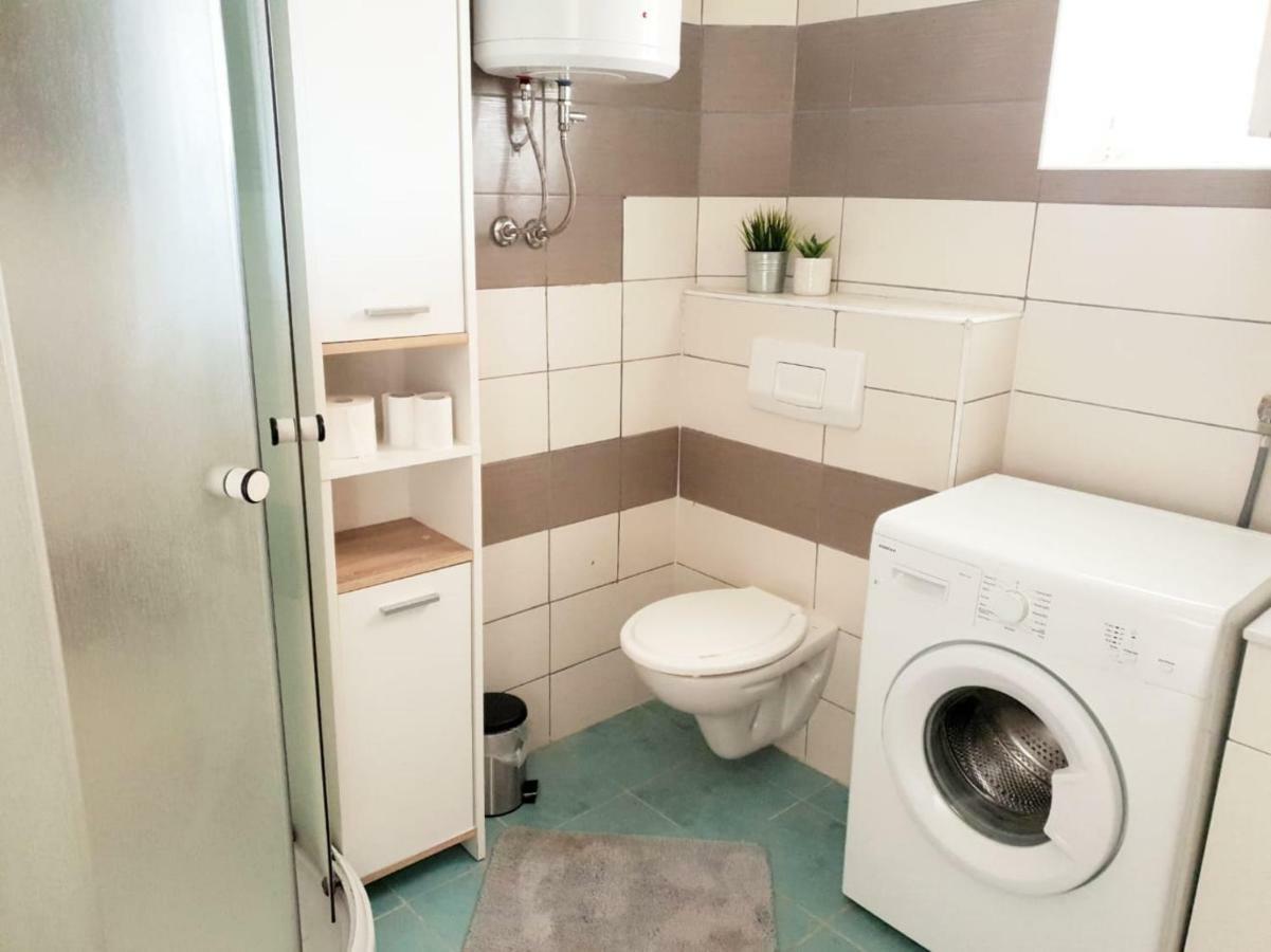 Apartmani Andrej Udbina Bagian luar foto