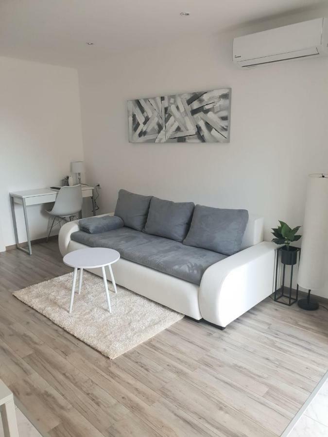 Apartmani Andrej Udbina Bagian luar foto