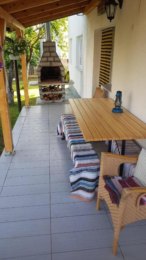 Apartmani Andrej Udbina Bagian luar foto