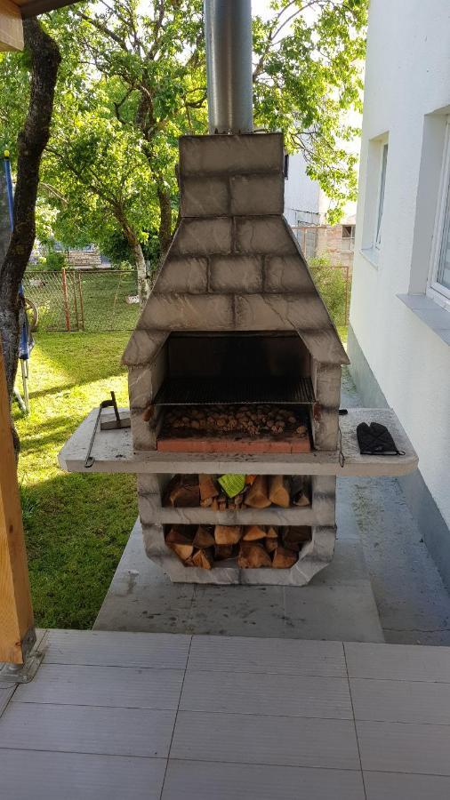 Apartmani Andrej Udbina Bagian luar foto